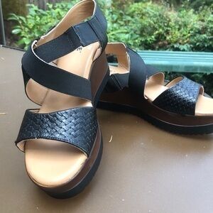 Joyce  shoes size 6 platforms Black sandals